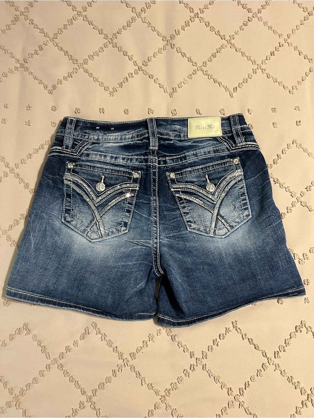 Miss Me Mid Rise Denim Shorts Size 29 EUC Embellished Pocket Stretch - Picture 4 of 9